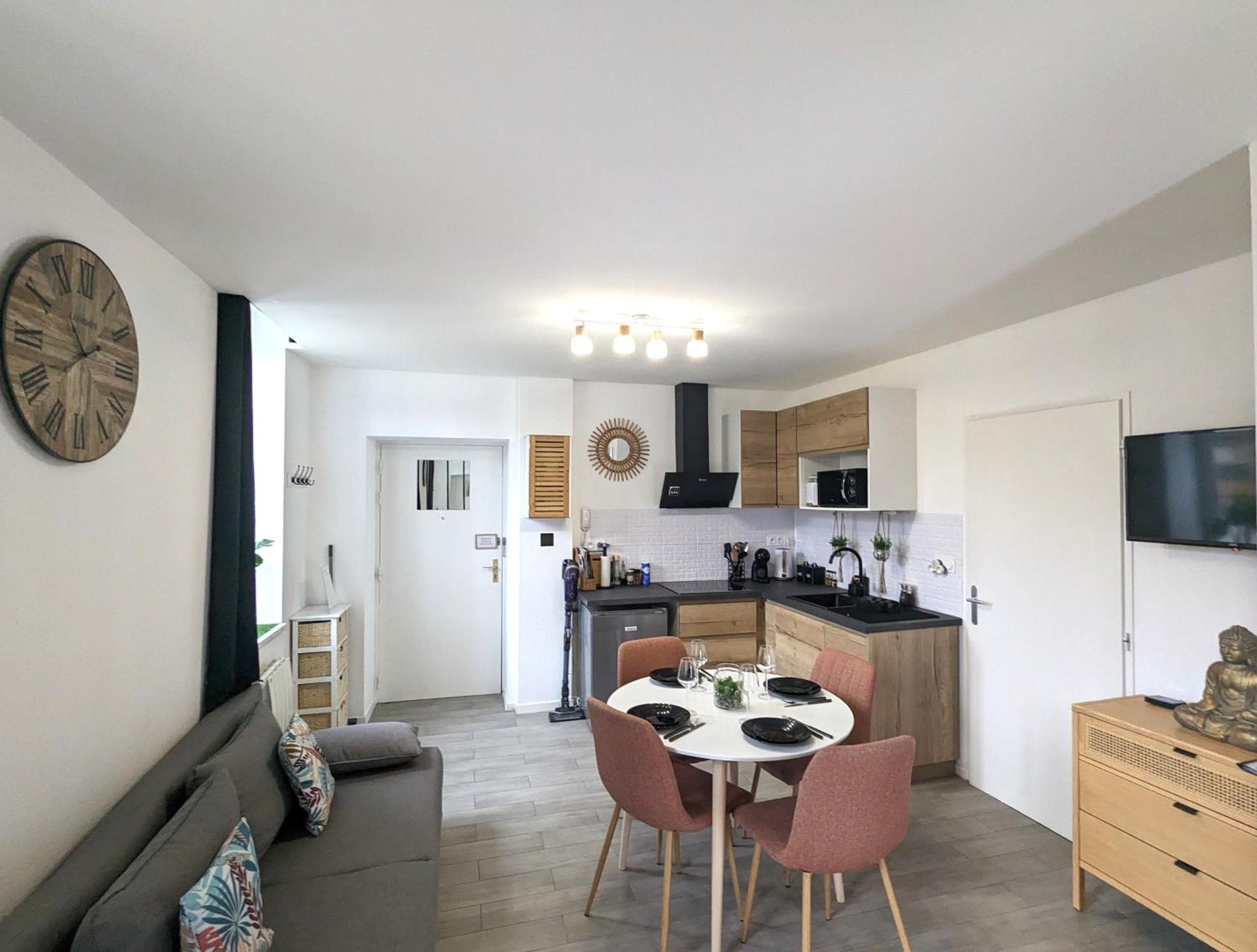 Bel Appartement Meximieux Centre Ville 2 Chambres المظهر الخارجي الصورة